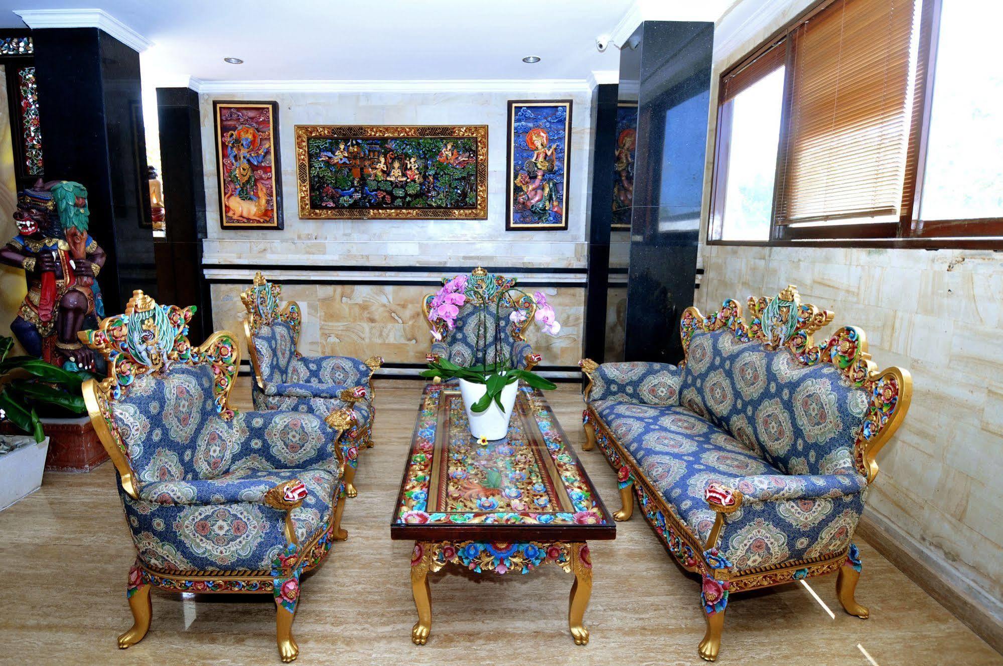 Hotel Oyo 2207 Mesten Tamarind 2*